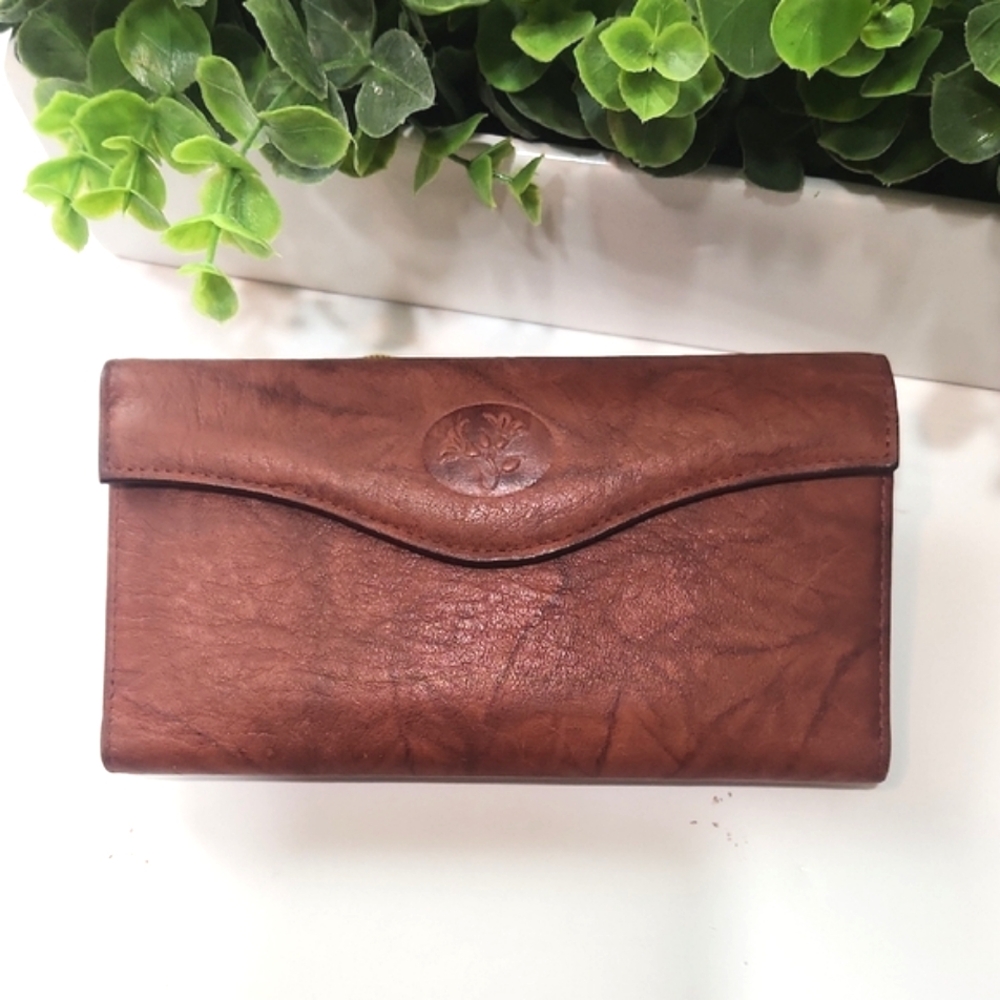 Buxton Leather Wallet Clutch in Brown